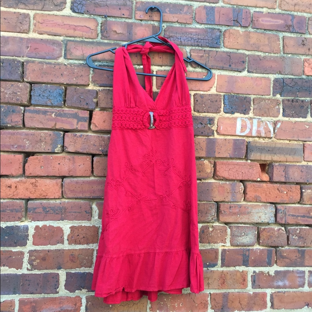 👗NWT Fun and flirty halter dress👗